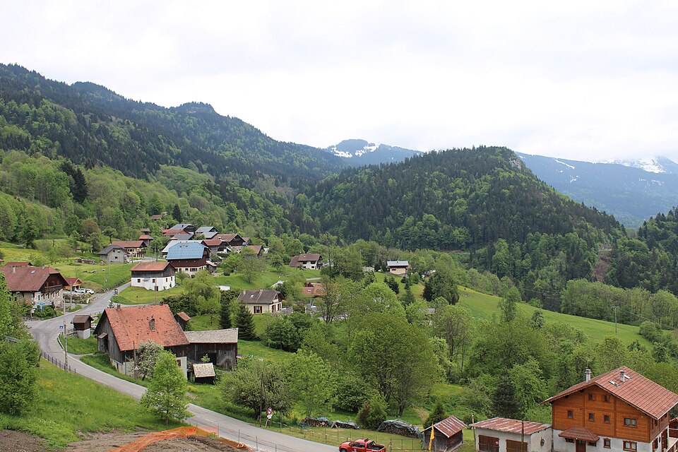 File:Saint-Sigismond - Vue depuis l'église.JPG