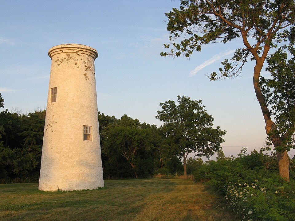 File:Bois Bland Island Lighthouse.jpg