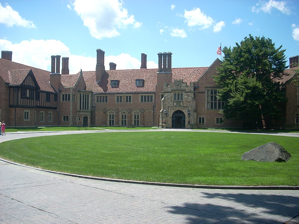 File:Meadowbrook Hall.JPG