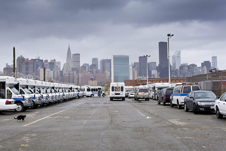 File:NY 11 (11732897365).jpg