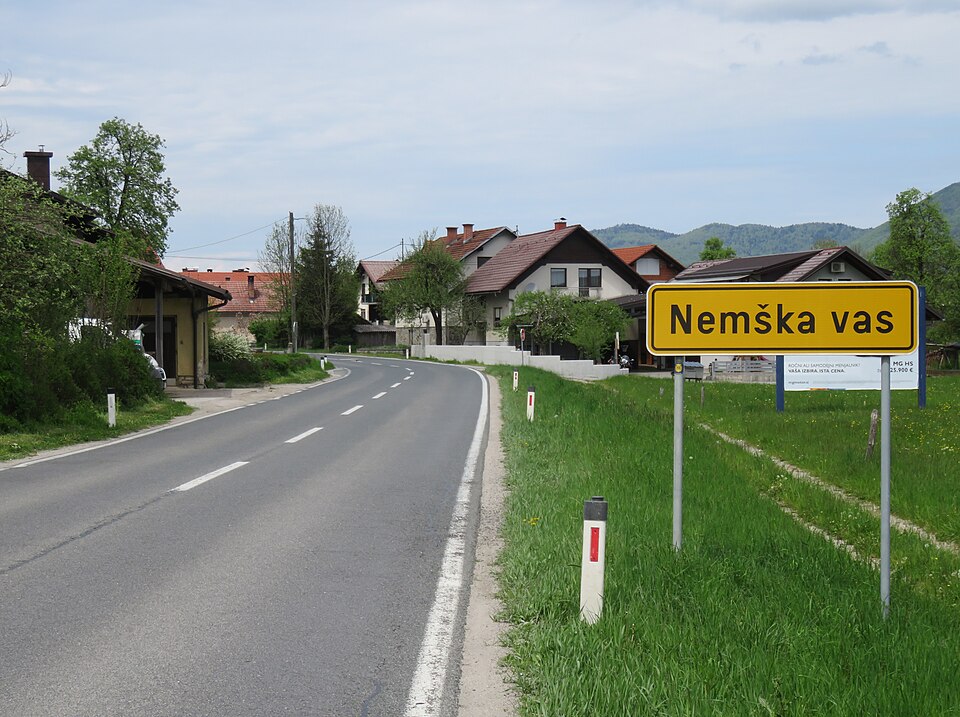 File:Nemška Vas Ribnica Slovenia.jpg