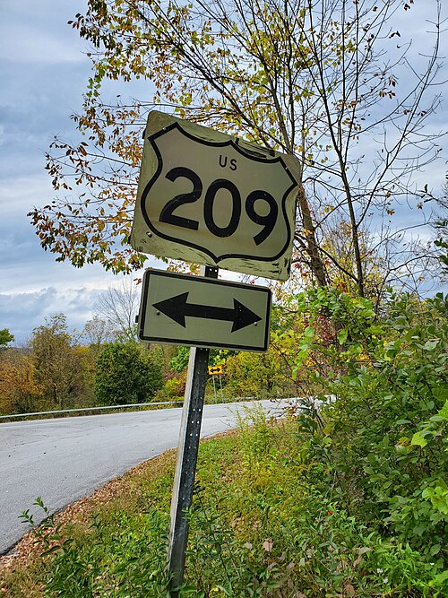 File:Old US 209 shield.jpg