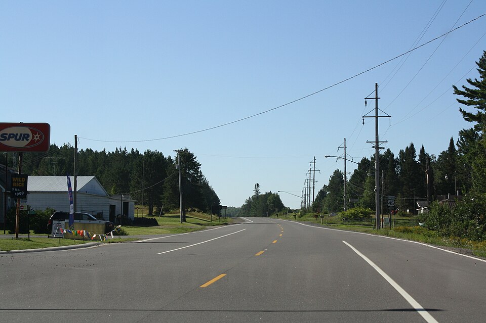 File:PauldingMichiganDowntownUS45.jpg