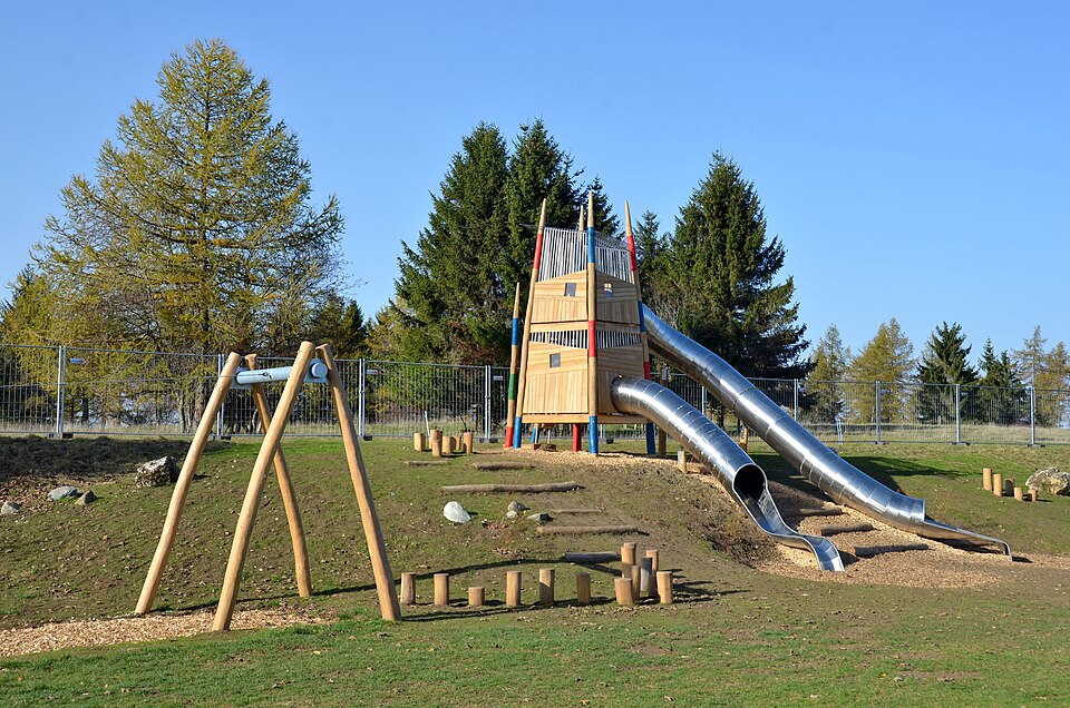 File:Sport- und Freizeitgelände Blumersberg, Meßstetten.jpg