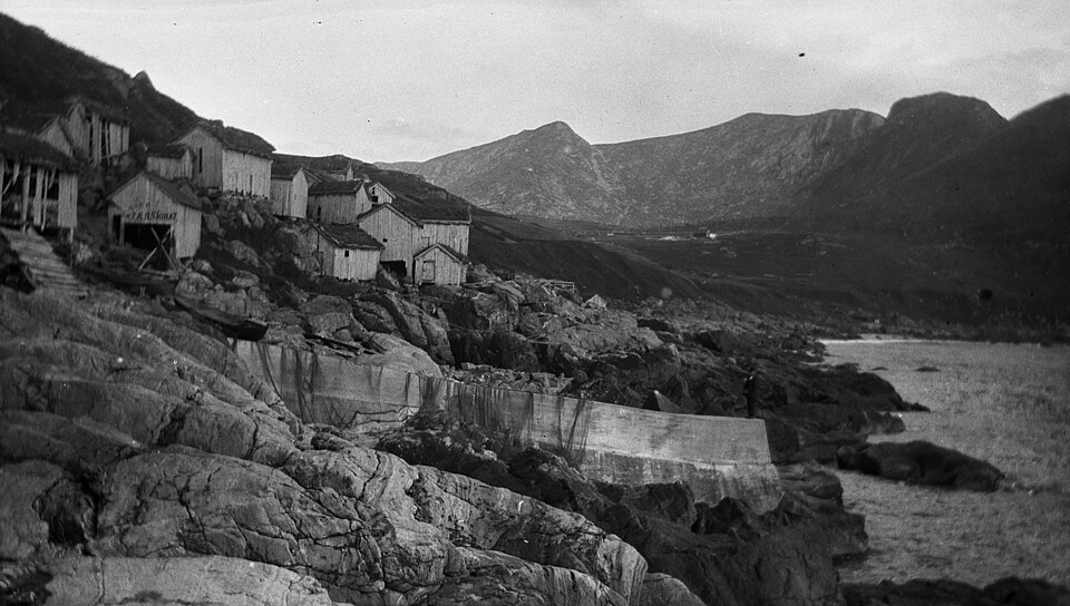 File:Ytre Kvalheim, Vågsøy. 1914. (8422309711).jpg