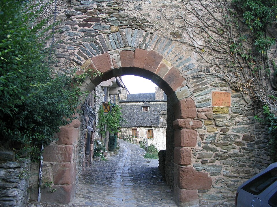 File:2003 Conques arch IMG 6323.JPG