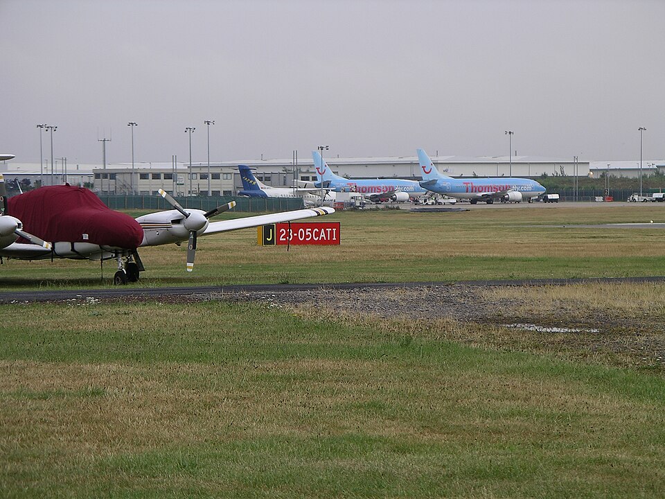 File:Coventry Airport july06.JPG