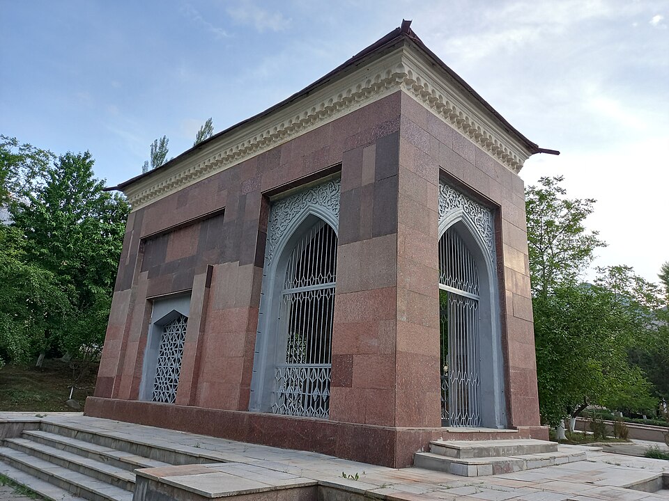File:Hamza Hakimzoda Niyoziy maqbarasi 02.jpg