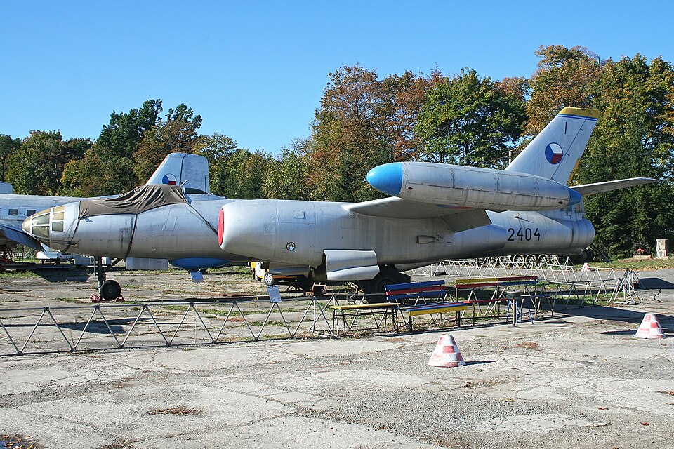 File:Ilyushin Il-28RT Beagle 2404 (8128775993).jpg
