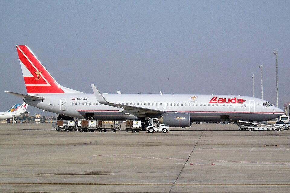 File:Lauda Air B738 OE-LNP.jpg