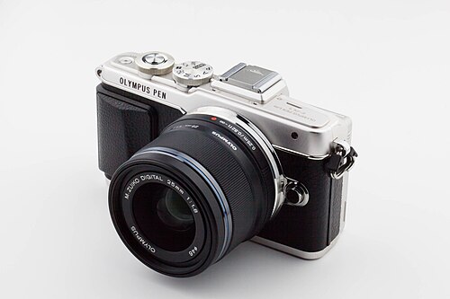 The E-PL7 was the first Olympus camera to have a selfie-friendly LCD screen