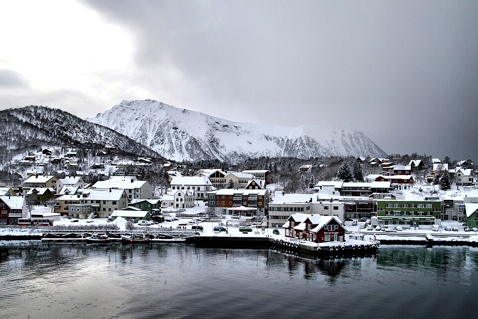 File:Stokmarknes winter.jpg