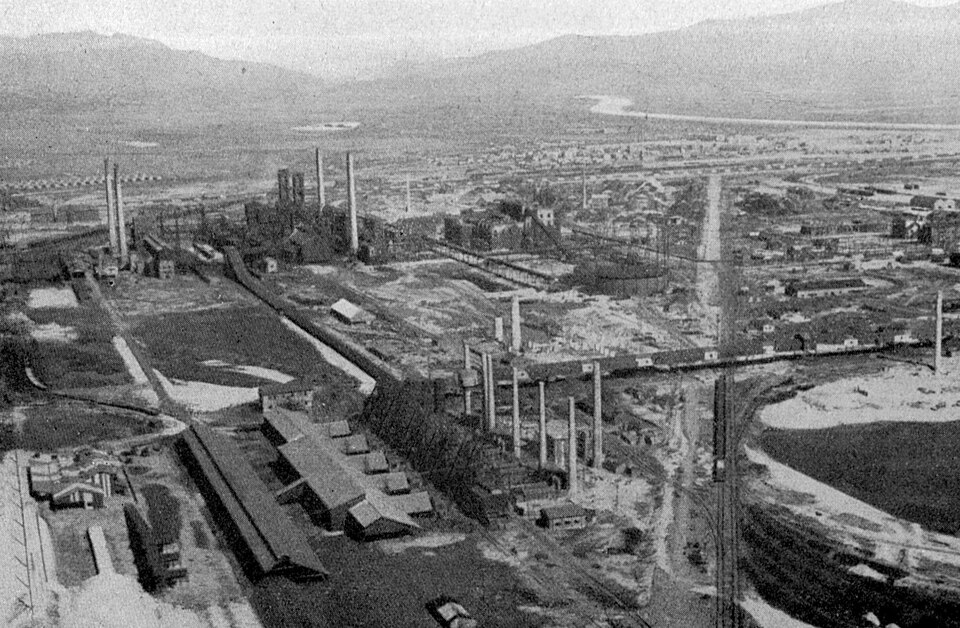 File:청진시 淸津市 Ch’ŏngjin 1946Sept Aerial-IndustArea.jpg