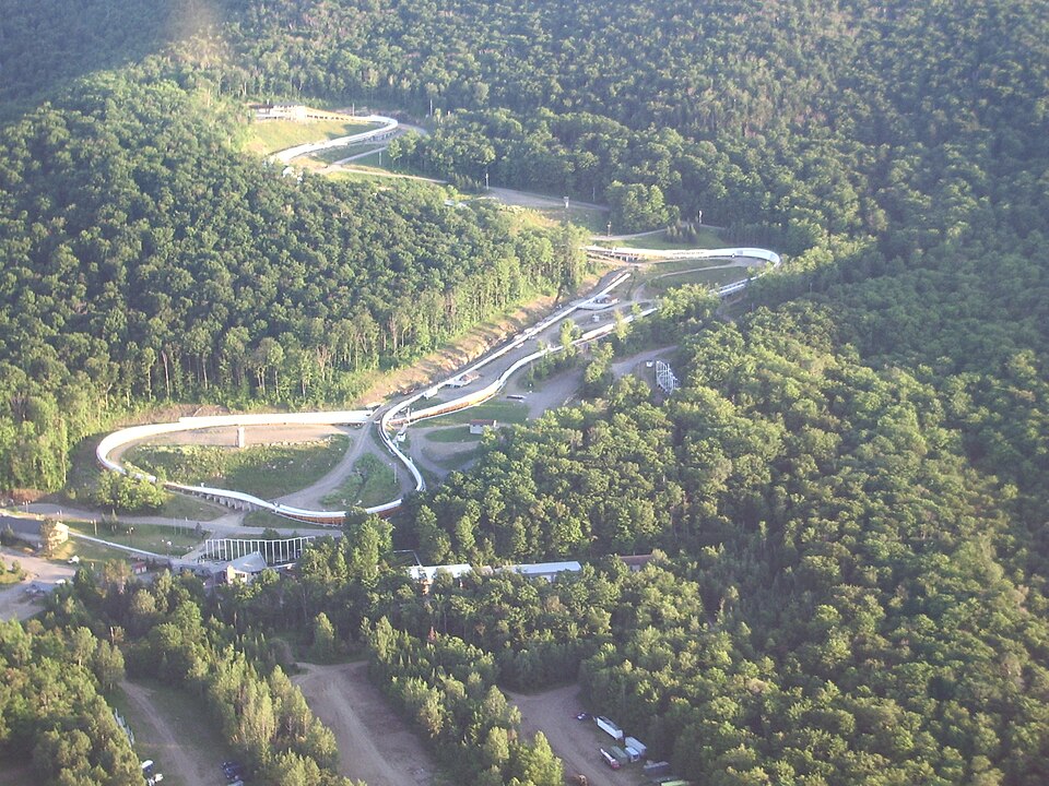 File:File BobsleighrunLP.JPG