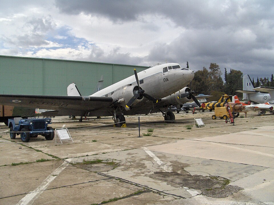 File:HAFm DC-3 (1).JPG