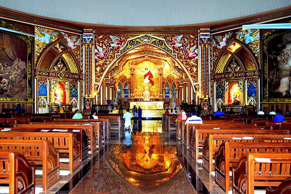 File:St.GEORGE'S CHURCH, INSIDE VIEW.jpg