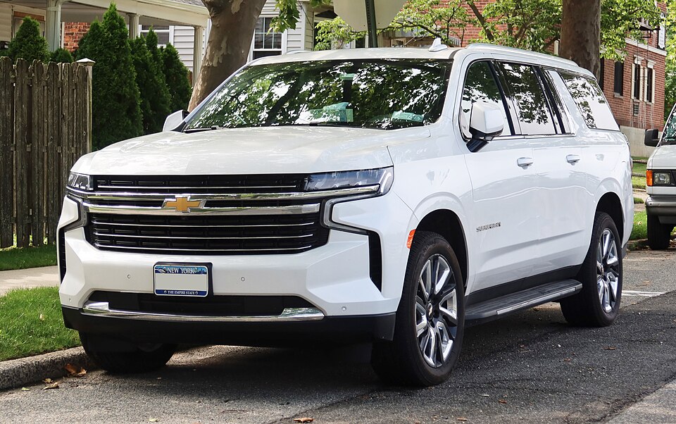 File:2021 Chevrolet Suburban LT, rear 6.14.21.jpg