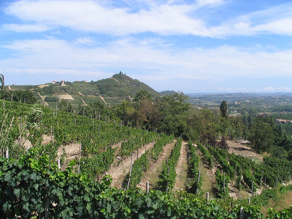 File:Costigliole Bricco Lù.jpg