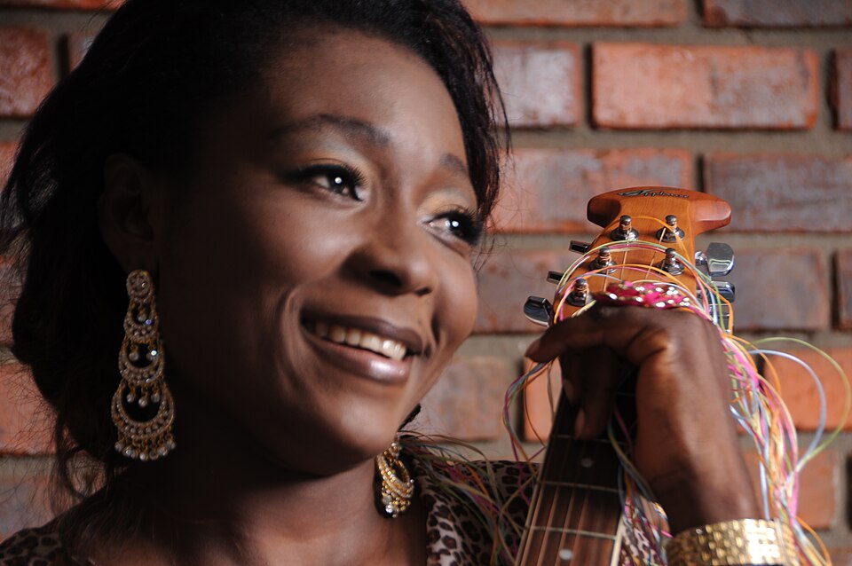 File:LyndaRaymonde4.jpg