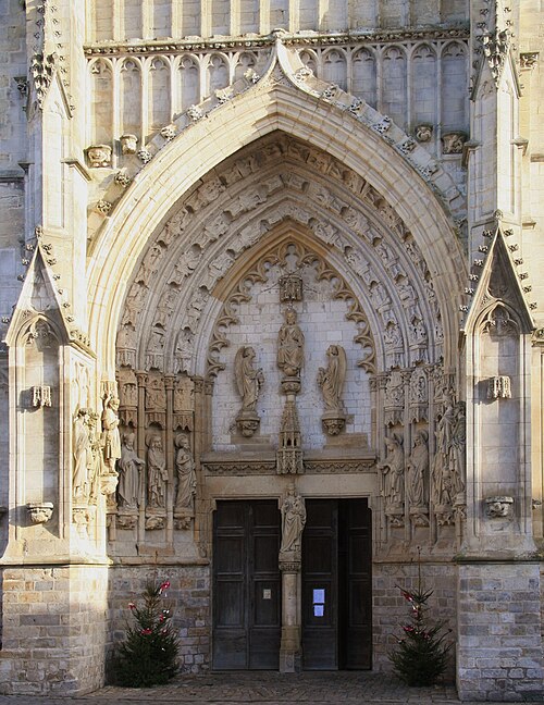 File:Montreuil Saint-saulve portail.jpg