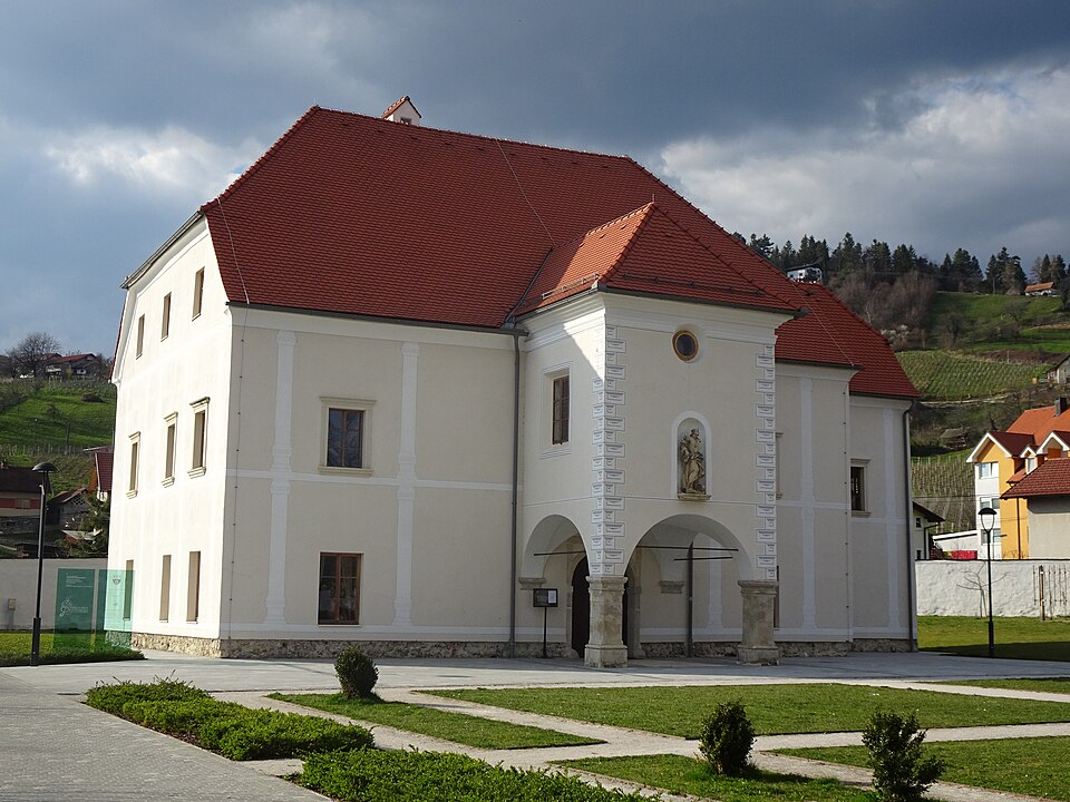 File:Oplotnica Mansion.jpg