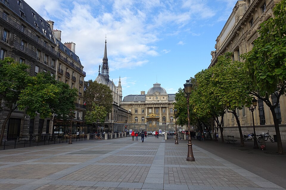 File:Place Louis Lépine @ Paris (29769339840).jpg