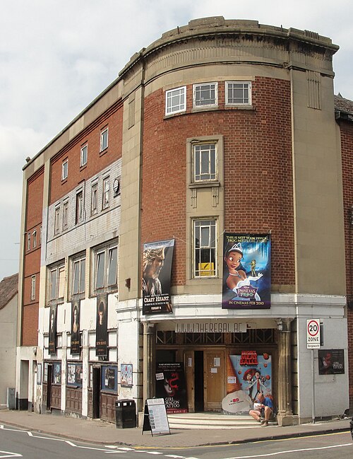 File:Regal Cinema, Evesham (geograph 1877263, cropped).jpg