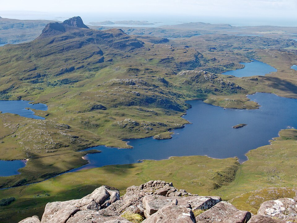 File:View of Loch Sionasgaig.jpg