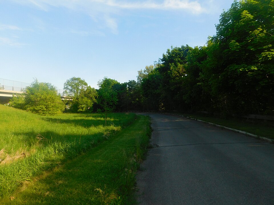 File:Abandoned RMSP ramp to NY 182.jpg