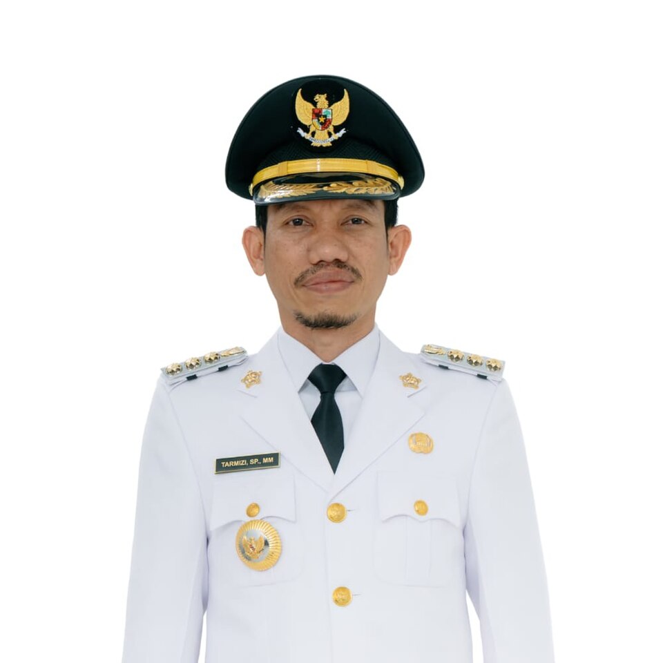 File:Bupati Aceh Barat Tarmizi.jpg