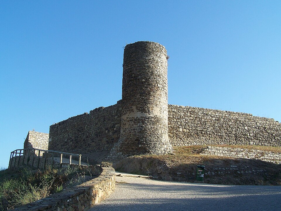 File:Castelo de Aljezur - entrada.jpg