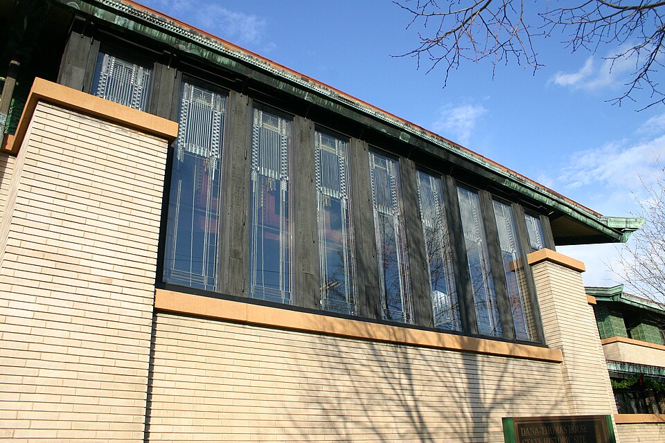 File:Dana Thomas Windows.jpg