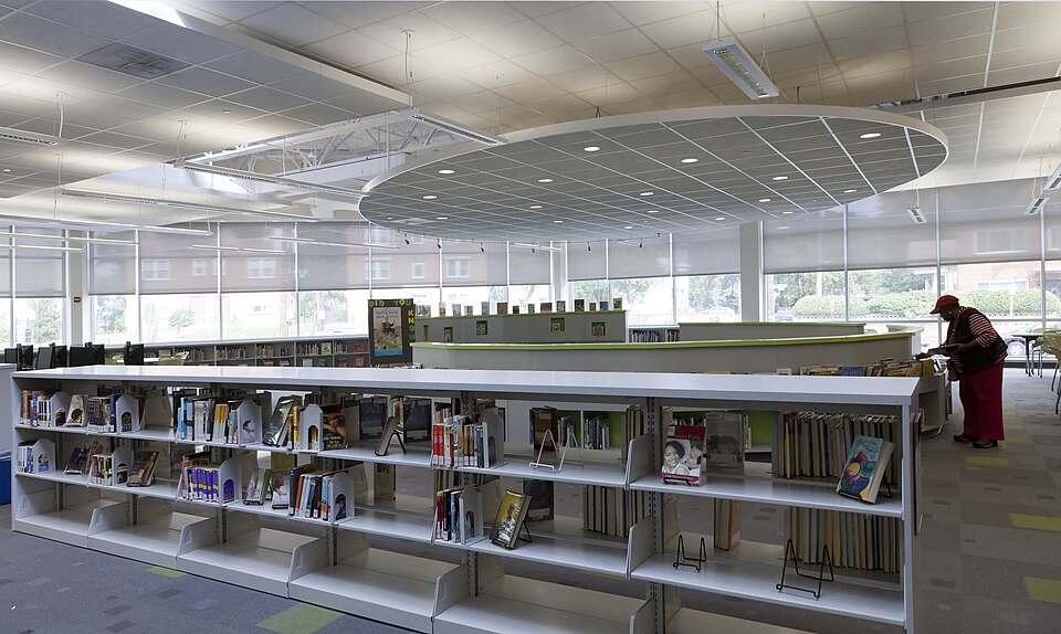 File:Deanwood Neighborhood Library-interior.jpg