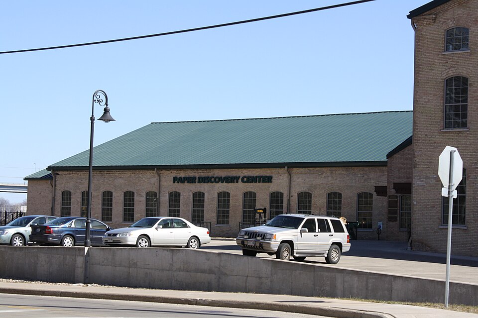 File:PaperDiscoveryCenterAppletonWI.jpg