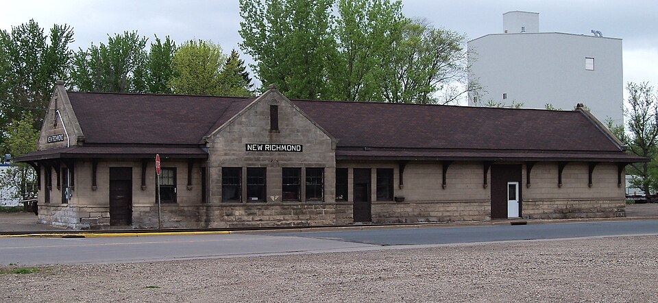 File:Soo Line Depot New Richmond 1.jpg
