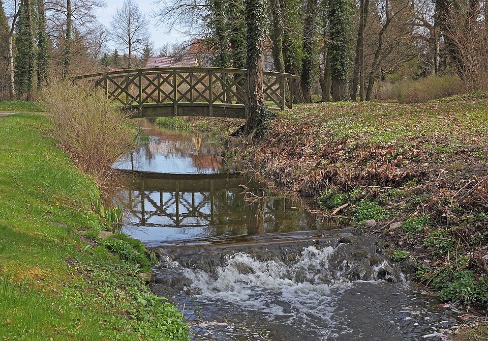 File:Steinhoefel Schloss und Landschaftspark 03.jpg