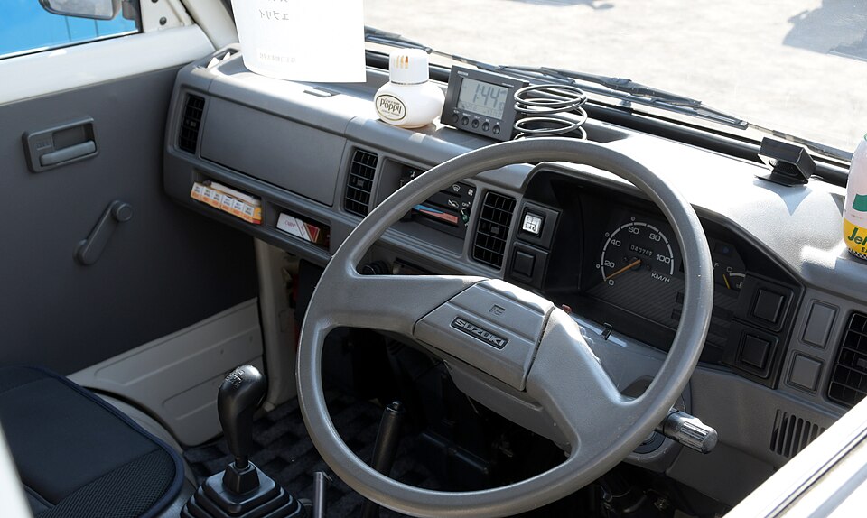 File:Suzuki Every PA DA71V interior.jpg