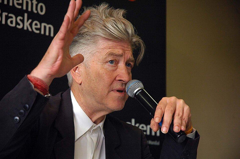 File:David Lynch -microphone -10Aug2007.jpg