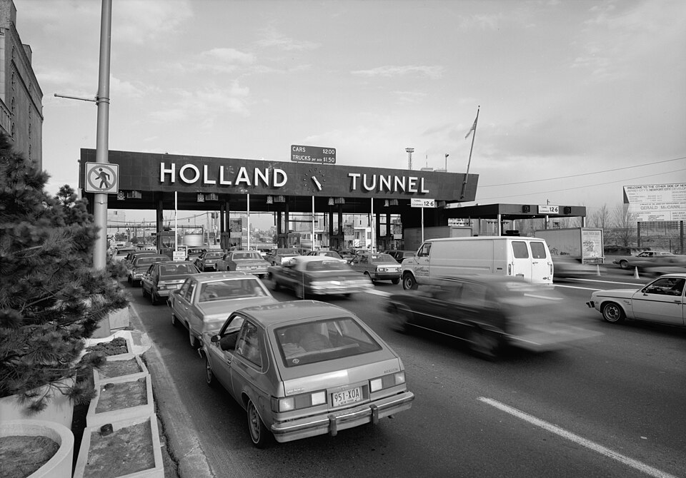 File:Holland tunnel toll booth.jpg