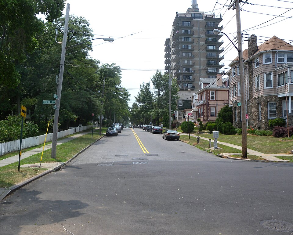 File:Hylan Blvd east end jeh.jpg