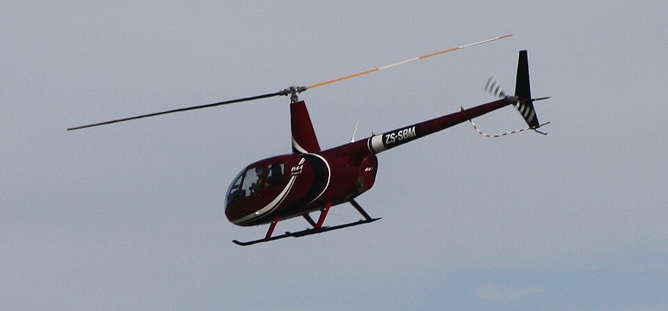 File:Verraux's Air Robinson R44 ZS-SBM (16736157825).jpg