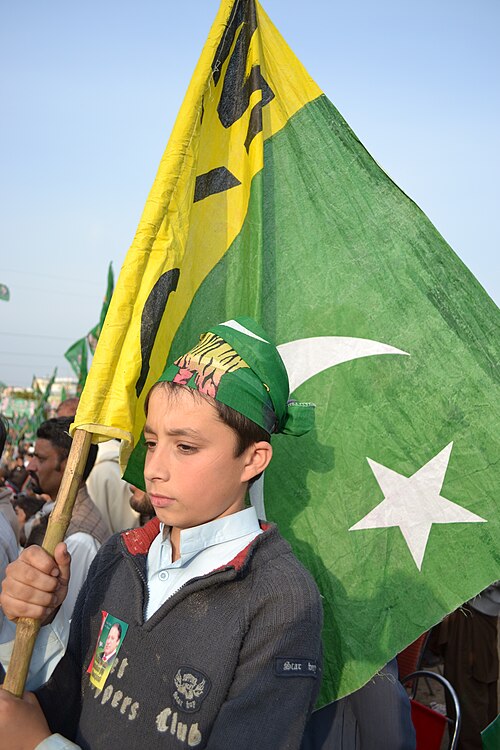 File:Young Leaguy Worker.JPG