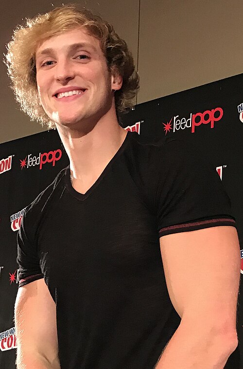 File:10.8.16LoganPaulByLuigiNovi1 (cropped).jpg