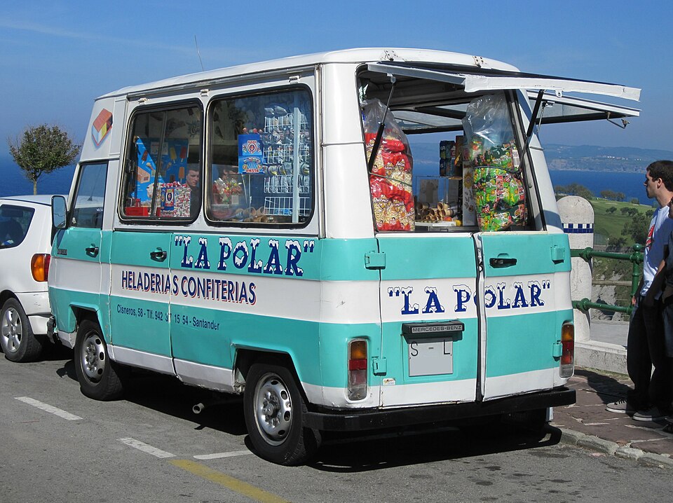 File:1984 Mercedes-Benz MB 130 (4740383058).jpg