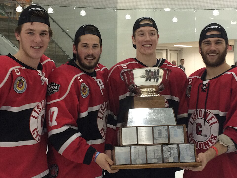 File:Boys with team cherrey.jpg