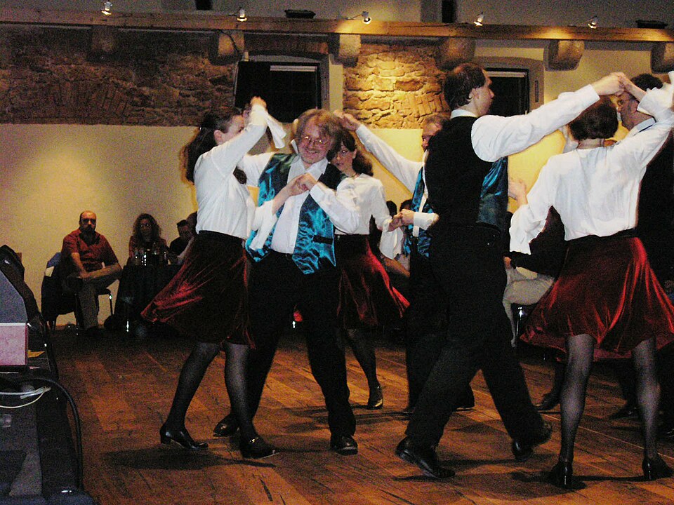 File:CladdaghSet.jpg