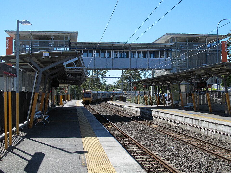 File:Grovely station platform.jpg