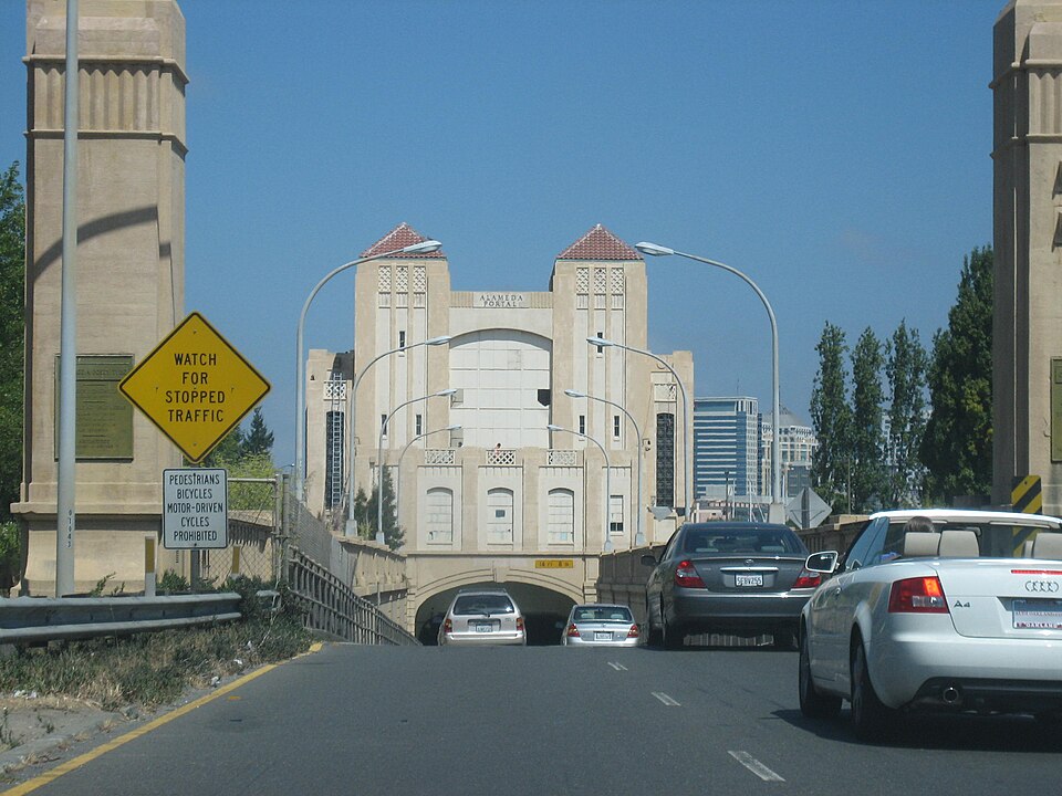 File:Posey Tube, Alameda.jpg