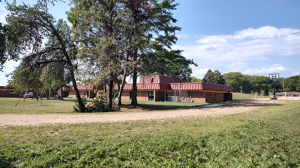 File:UW Baraboo Library.jpg