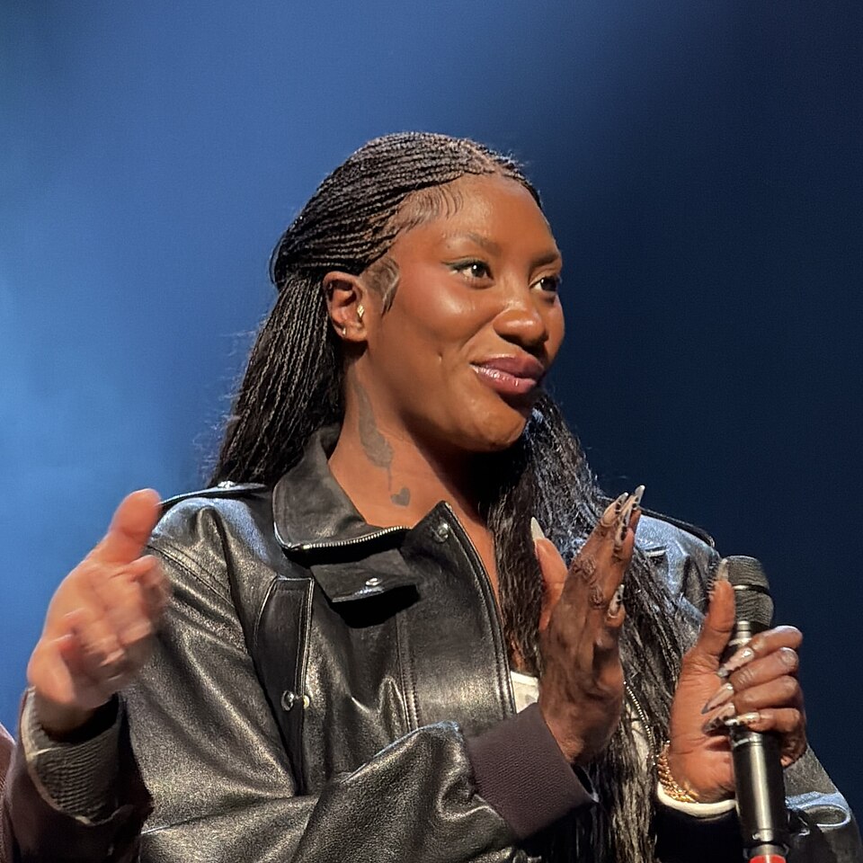 File:Aya Nakamura IMG 4756 (cropped).jpg